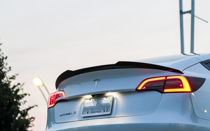 Model 3 carbon fiber spoiler