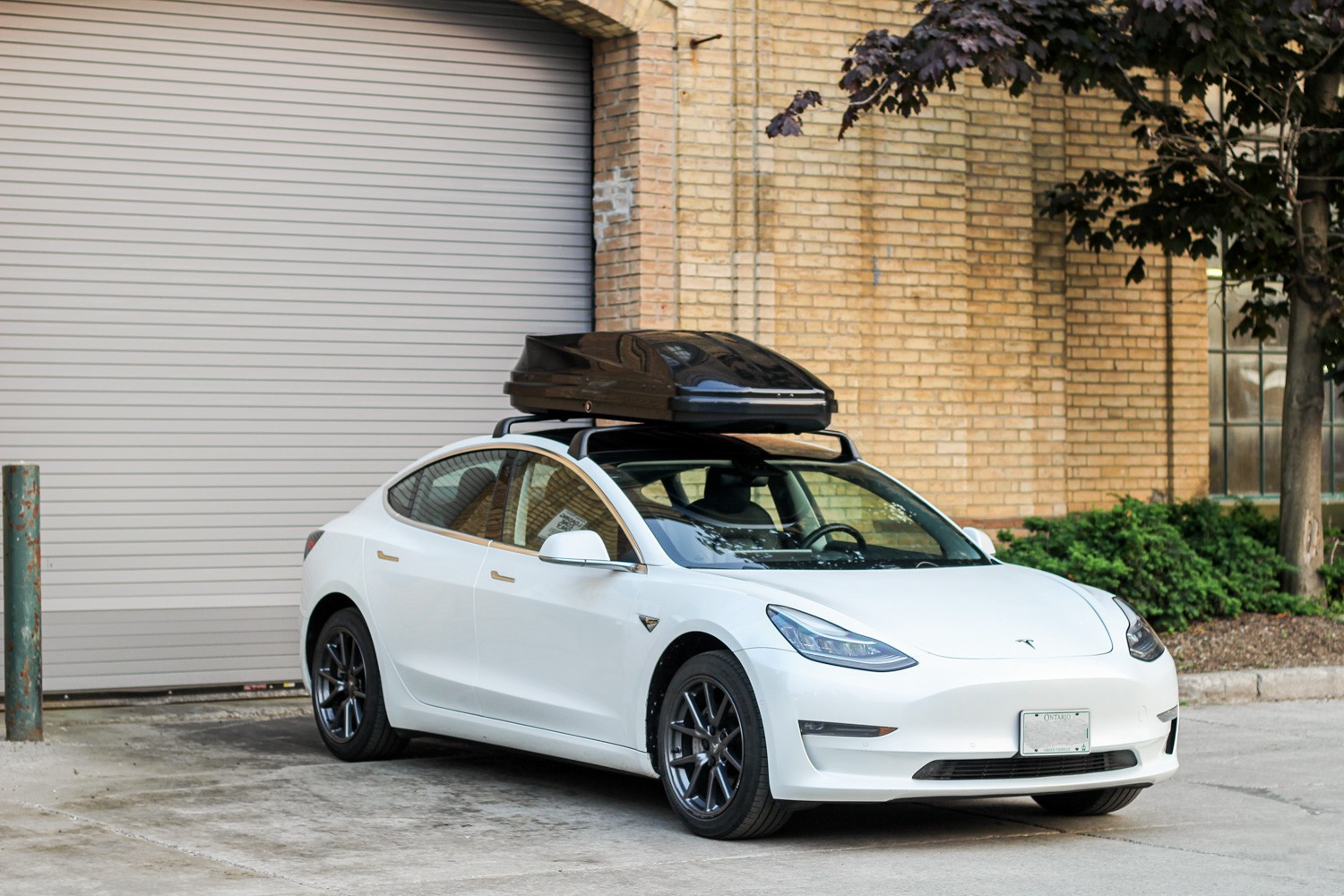 Model 3 roof cargo box