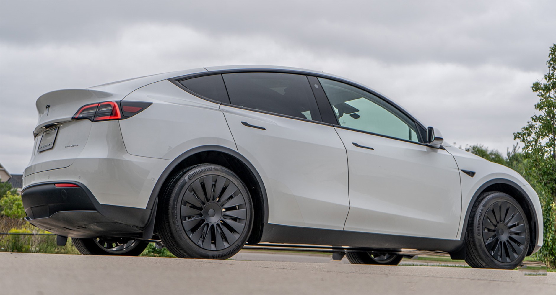 Tesla Model Y mud flaps keep clean