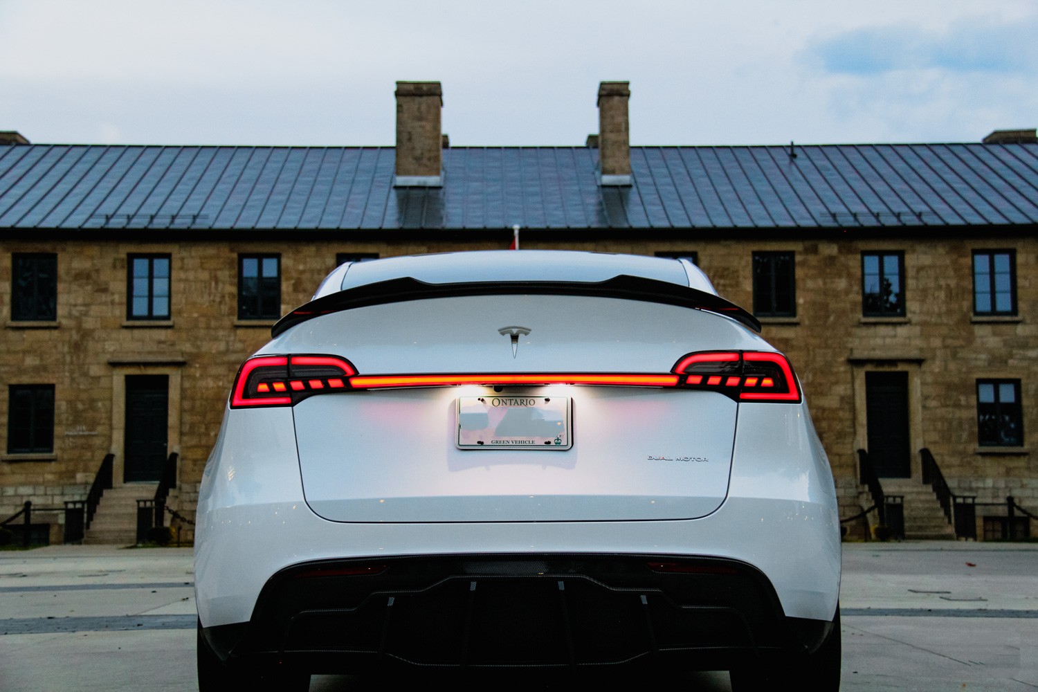 Model Y/3 Tailight Cyberstream