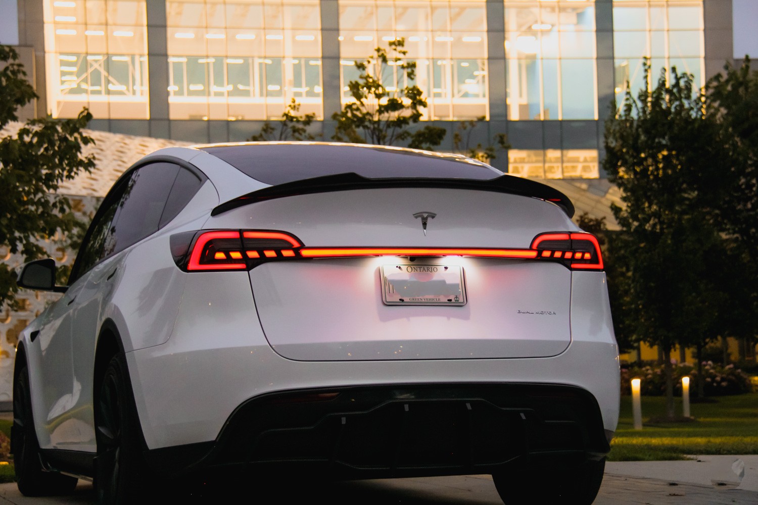 Model Y/3 Tailight Cyberstream