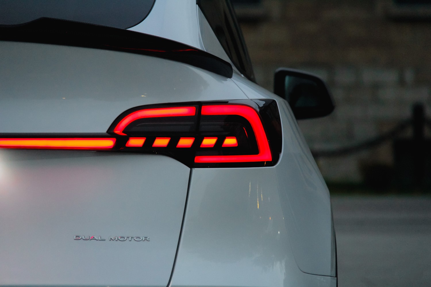 Model Y/3 Tailight Cyberstream