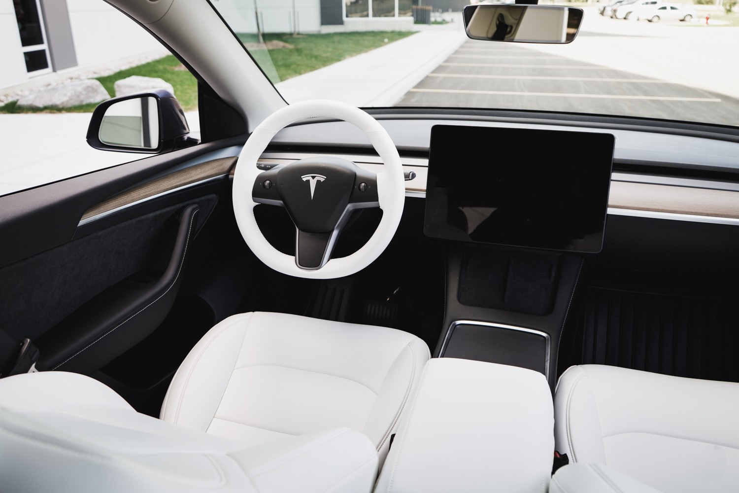 Model Y Steering Wheel Cover - Hand Stitch - Dove White - Image 3